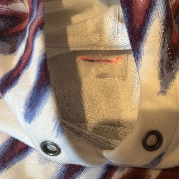 NWOT FREE PEOPLE movement halftime printed crop hoodie in blue wine size XS - Picture 6 of 8